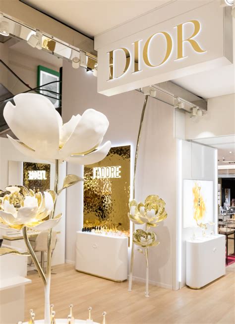 photos de dior beauté - printemps lyon|DIOR ENCHANTE L'ATRIUM ET LA RENTRÉE .